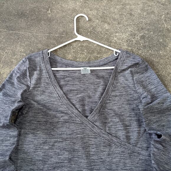 Roxy T Shirt Womens M Gray Pullover V Neck Workout Long Sleeve - Picture 2 of 7